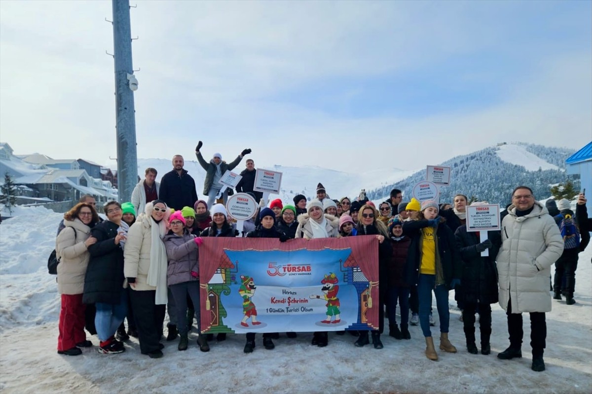 Bursa'da Türkiye Seyahat Acentaları Birliğince (TÜRSAB) düzenlenen "Herkes Kendi Şehrinin Turisti...