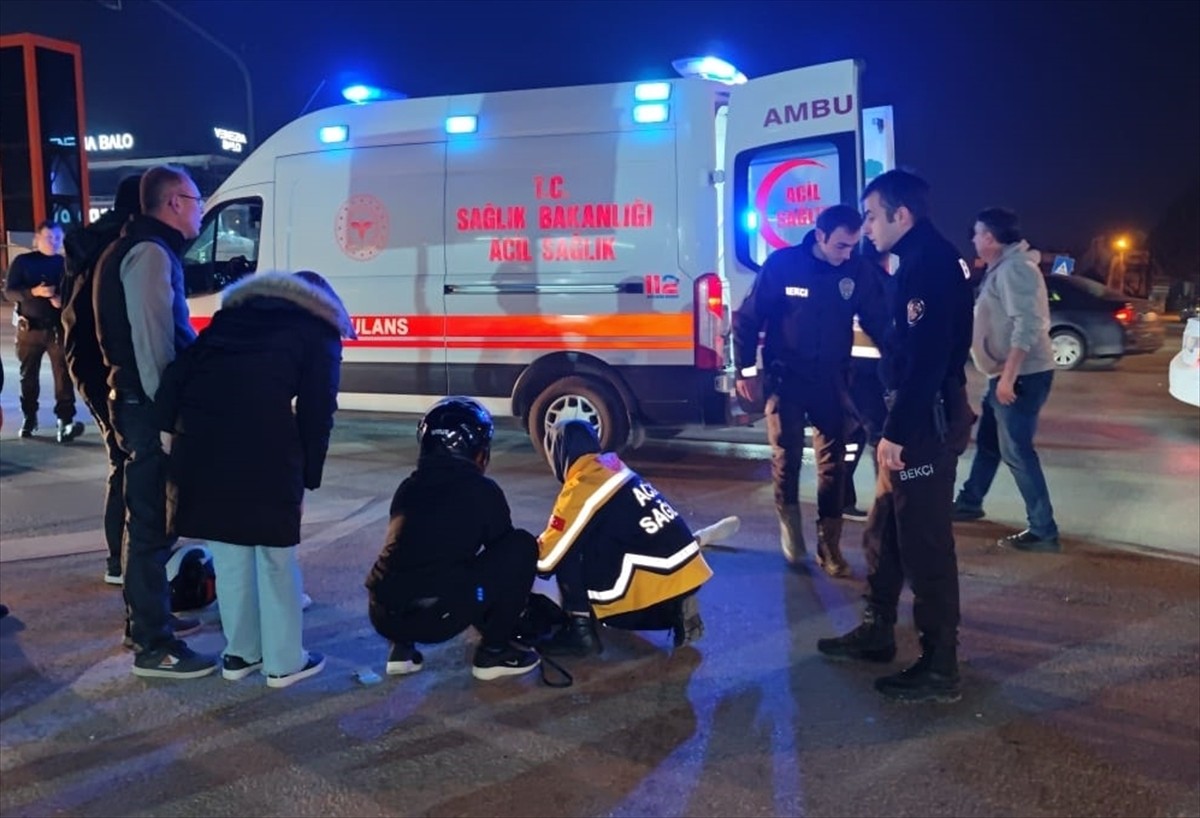 Bursa'nın İnegöl ilçesinde otomobil ile çarpışan motosikletin sürücüsü ağır yaralandı. Kaza yerine...