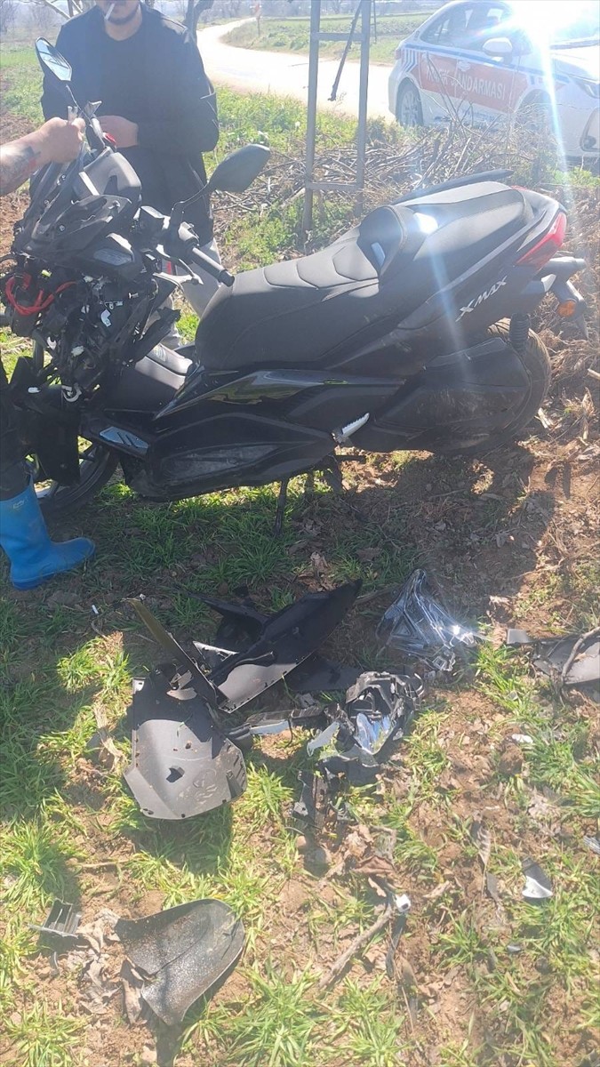 Bursa'nın Yenişehir ilçesinde ağaca çarpan motosikletin sürücüsü hayatını kaybetti.