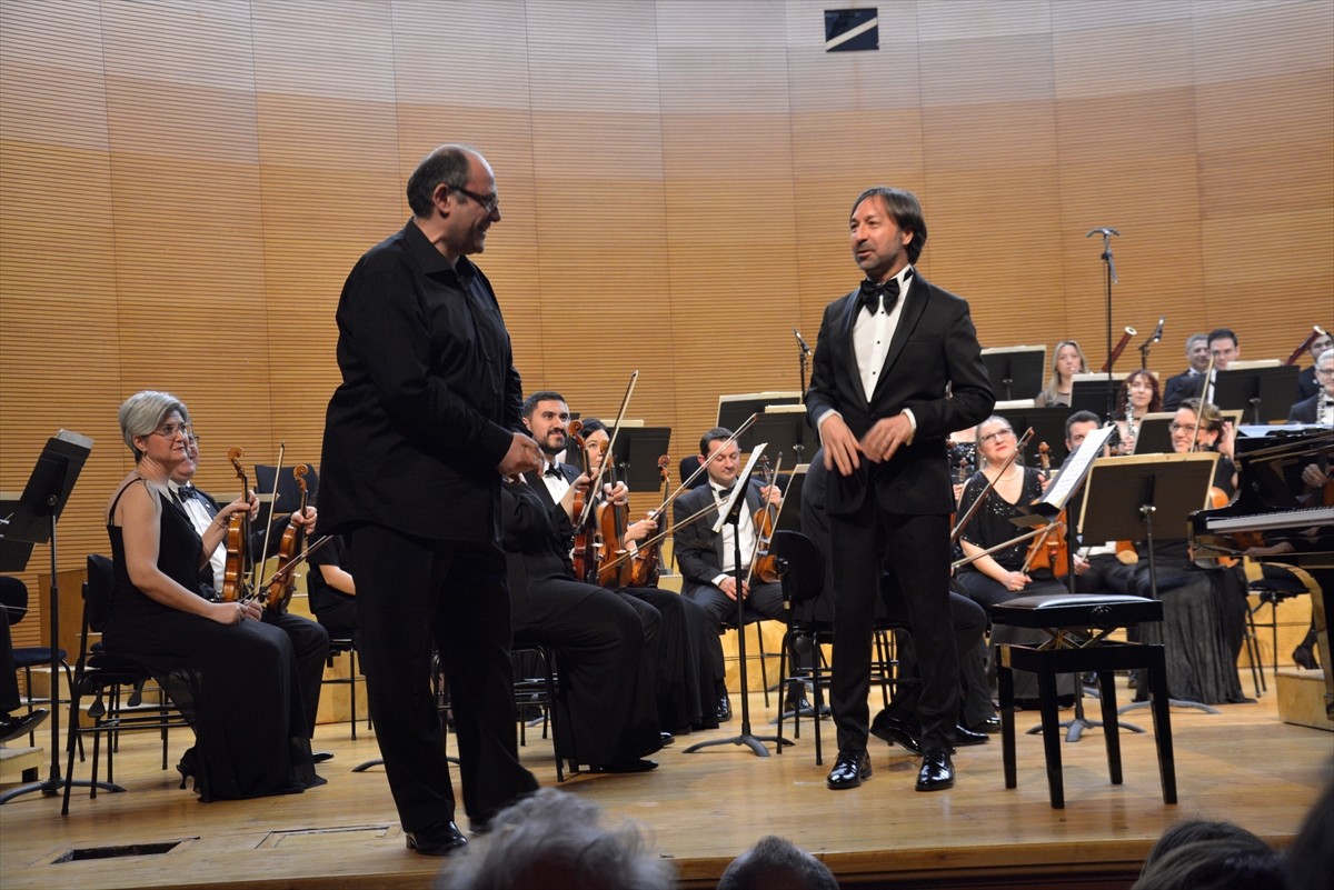 Bursa Bölge Devlet Senfoni Orkestrası (BBDSO), "8 Mart Dünya Kadınlar Günü" konseri düzenledi....