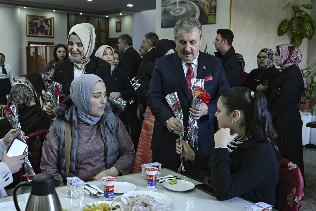 Büyük Birlik Partisi (BBP) Genel Başkanı Mustafa Destici, partisinin 8 Mart Dünya Kadınlar Günü...