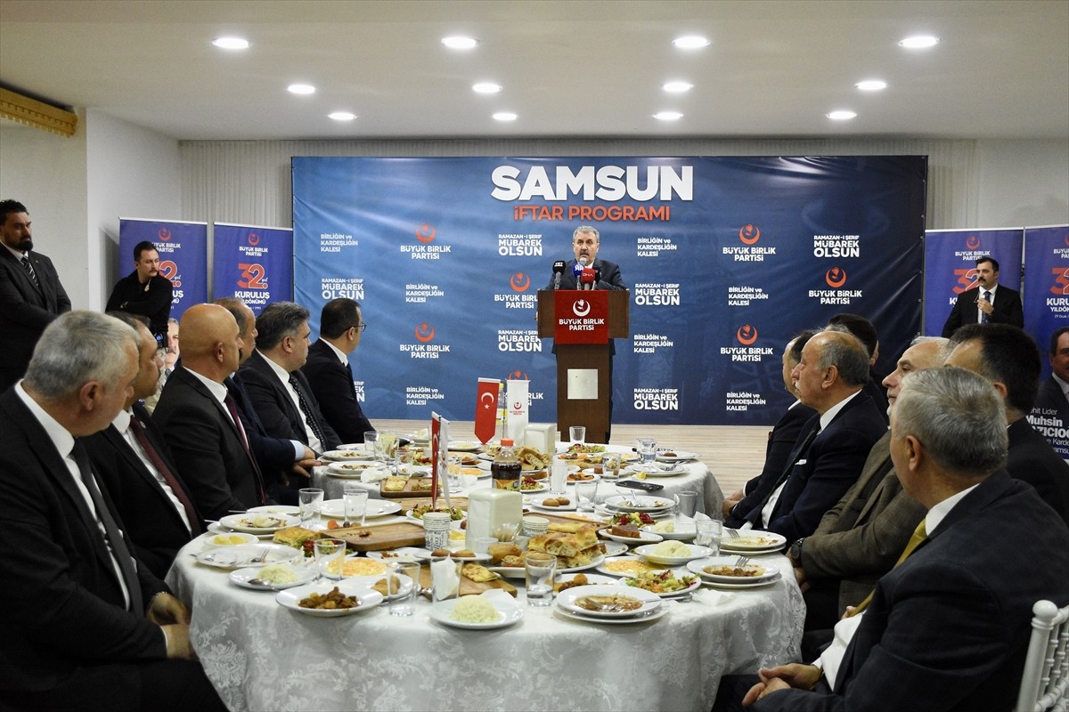 Büyük Birlik Partisi (BBP) Genel Başkanı Mustafa Destici, partisinin Samsun’un Terme ilçesindeki...