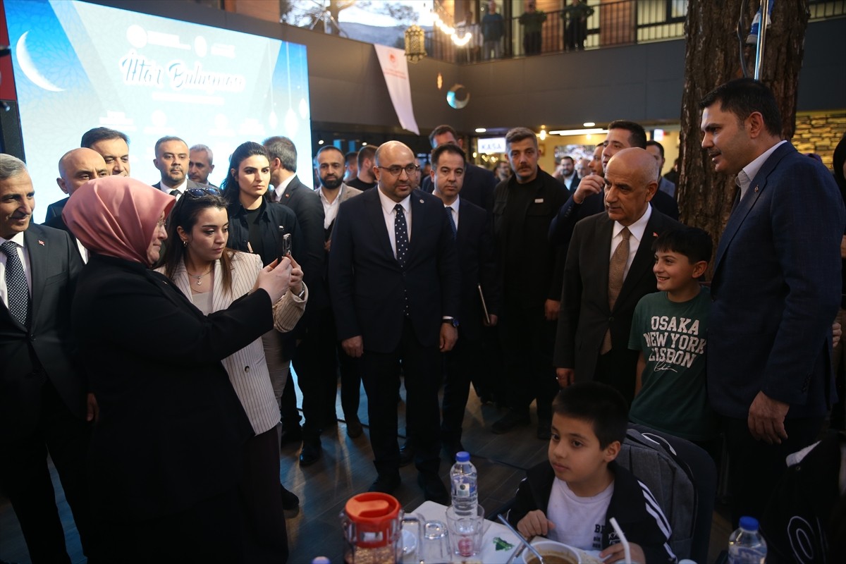 Çevre, Şehircilik ve İklim Değişikliği Bakanı Murat Kurum,  Dünya Yetimler Günü nedeniyle...