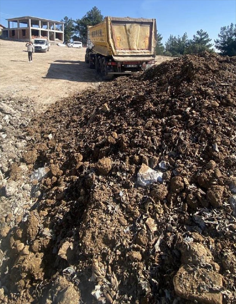 Çevre, Şehircilik ve İklim Değişikliği Bakanlığınca, İzmir'de mevzuata aykırı hafriyat dökümü...