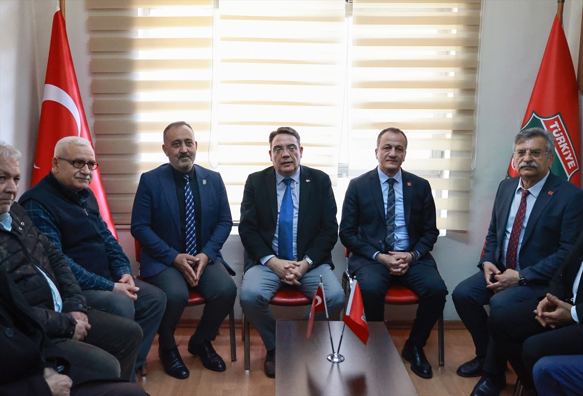 CHP Genel Başkan Yardımcısı Yankı Bağcıoğlu (sağ 3), Türkiye Harp Malulü Gaziler Şehit Dul ve...