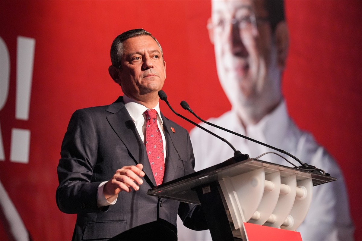 CHP Genel Başkanı Özgür Özel, Beşiktaş Mustafa Kemal Kültür Merkezi'nde, partisinin TBMM Grup...