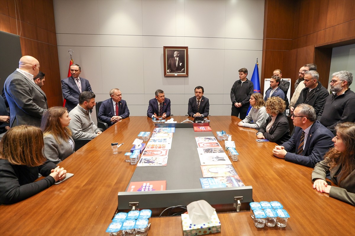 CHP Genel Başkanı Özgür Özel, İstanbul Büyükşehir Belediye (İBB) Başkanı Ekrem İmamoğlu ve Şişli...