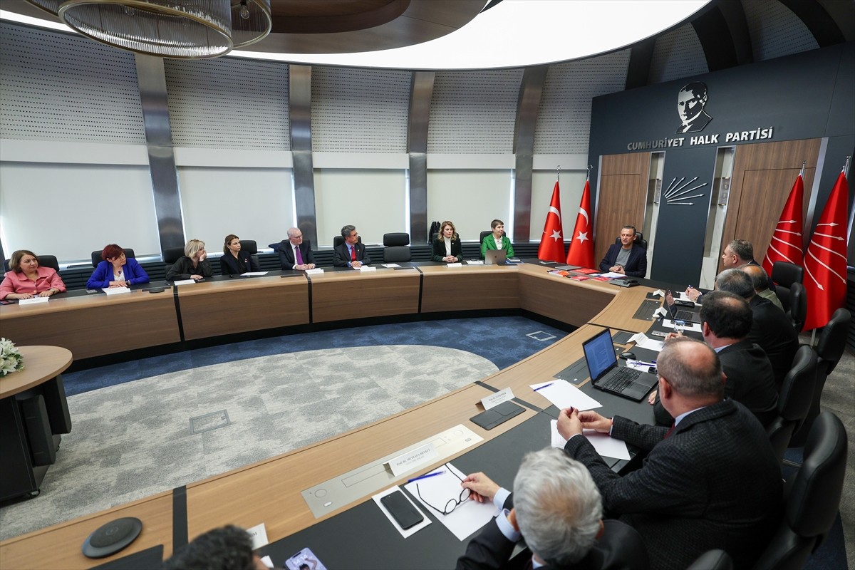 CHP Genel Başkanı Özgür Özel, Sağlık Politikaları Danışma Kurulu Toplantısı'na başkanlık...