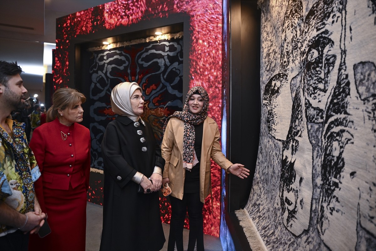 Cumhurbaşkanı Recep Tayyip Erdoğan'ın eşi Emine Erdoğan (sağ 2), Türkiye İş Kadınları Derneği...