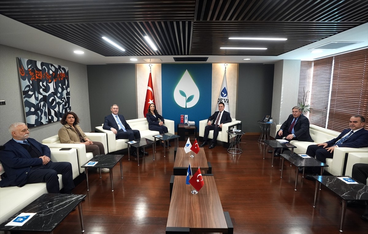 DEM Parti Eş Genel Başkanları Tülay Hatimoğulları (sol 4) ve Tuncer Bakırhan (sol 3), DEVA Partisi...