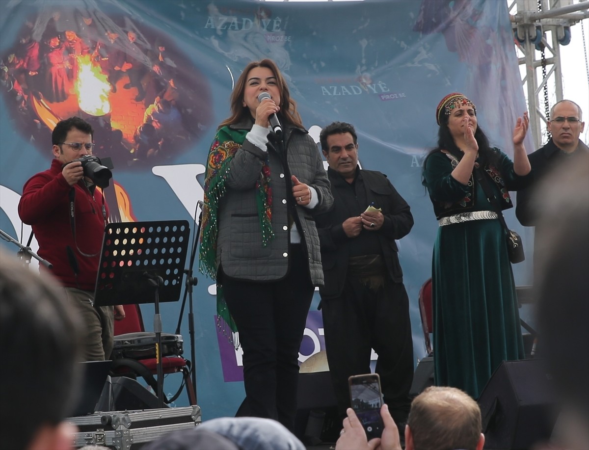 DEM Parti Grup Başkanvekili Gülüstan Kılıç Koçyiğit, Kars'ta düzenlenen nevruz kutlamasına...