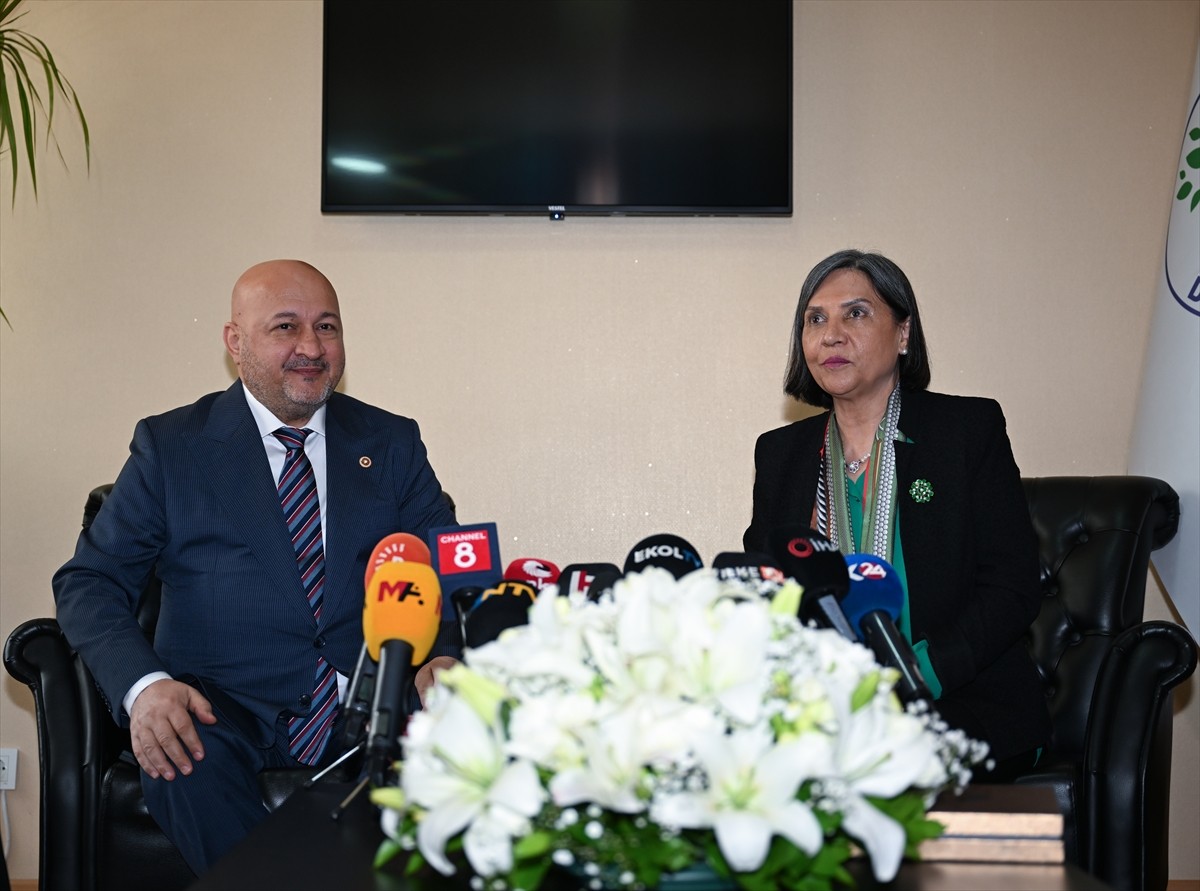 DEM Parti heyeti, Ramazan Bayramı dolayısıyla düzenlenen partiler arası bayramlaşma programı...