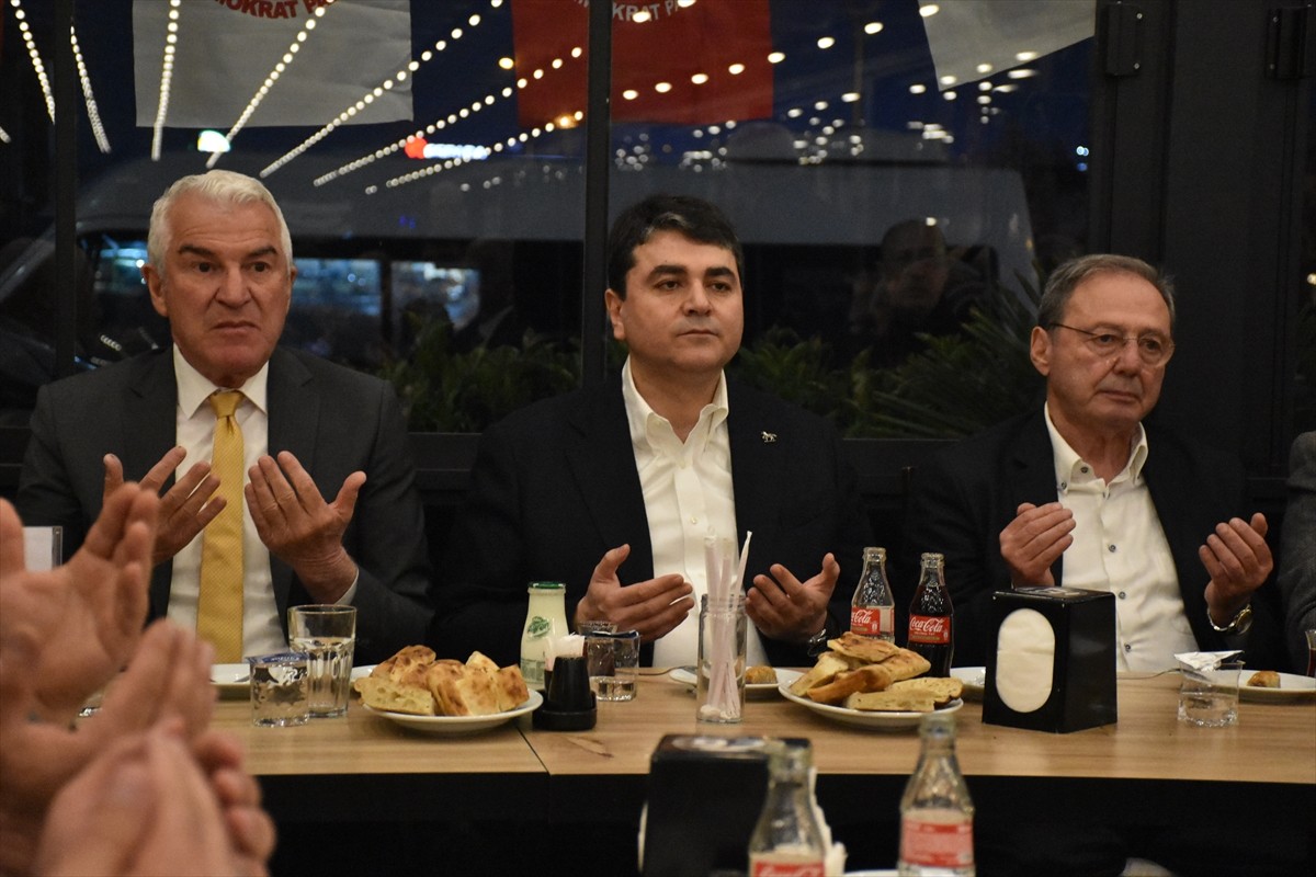 Demokrat Parti (DP) Genel Başkanı Gültekin Uysal (fotoğrafta), Sakarya'da partisinin il...