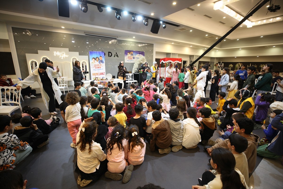 Deniz Feneri Derneği Akdeniz Temsilciliği tarafından Dünya Yetimler Günü kapsamında Antalya'da...