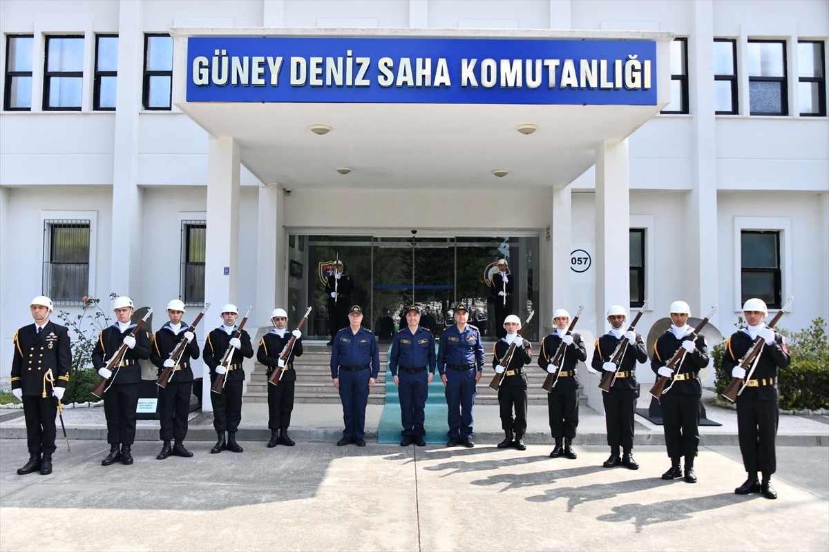 Deniz Kuvvetleri Komutanı Oramiral Ercüment Tatlıoğlu ve beraberindeki heyet, Aksaz ve Didim...