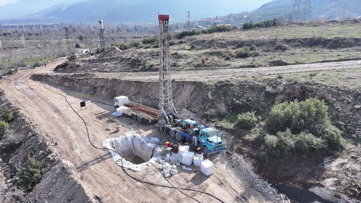 Denizli Büyükşehir Belediye Başkanı Bülent Nuri Çavuşoğlu, ilin önemli su kaynaklarından Akbaş...