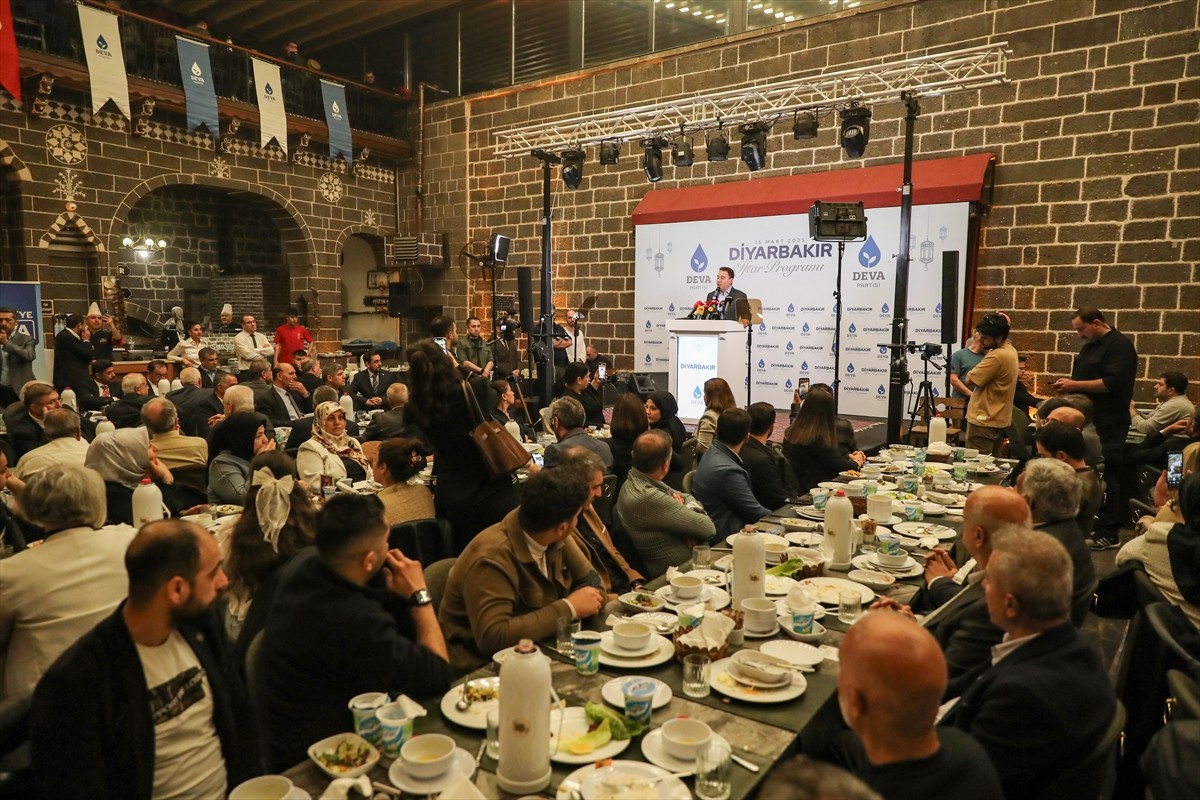 DEVA Partisi Genel Başkanı Ali Babacan, Diyarbakır'da partisince düzenlenen iftar programına...