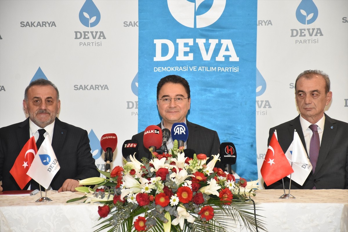 DEVA Partisi Genel Başkanı Ali Babacan, partisinin Sakarya İl Başkanlığının Serdivan ilçesindeki...