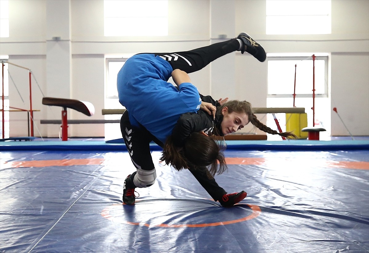 Devlet korumasında yetişen Bingöllü milli güreşçi Şeyma Tağtekin, Avrupa şampiyonluğu için ter...