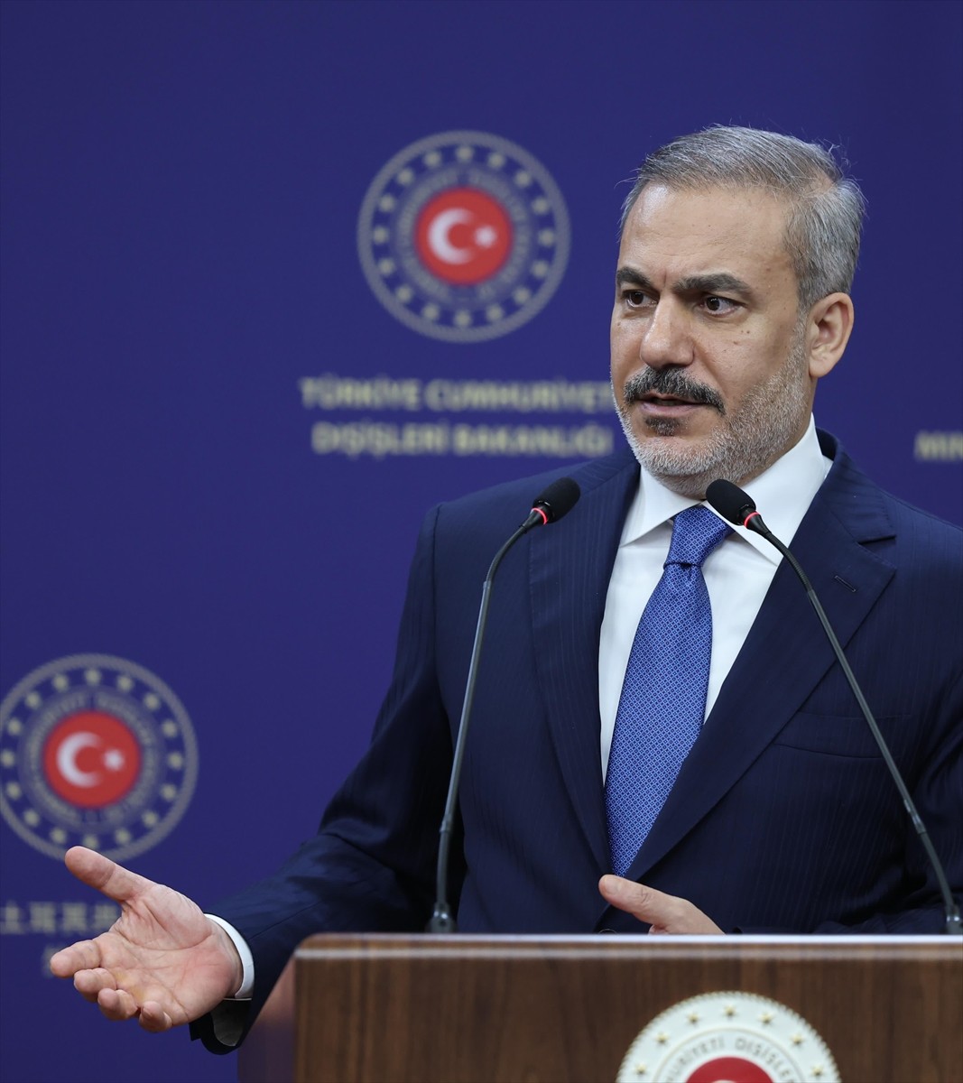 Dışişleri Bakanı Hakan Fidan, Macaristan Dışişleri ve Dış Ticaret Bakanı Peter Szijjarto ile bir...