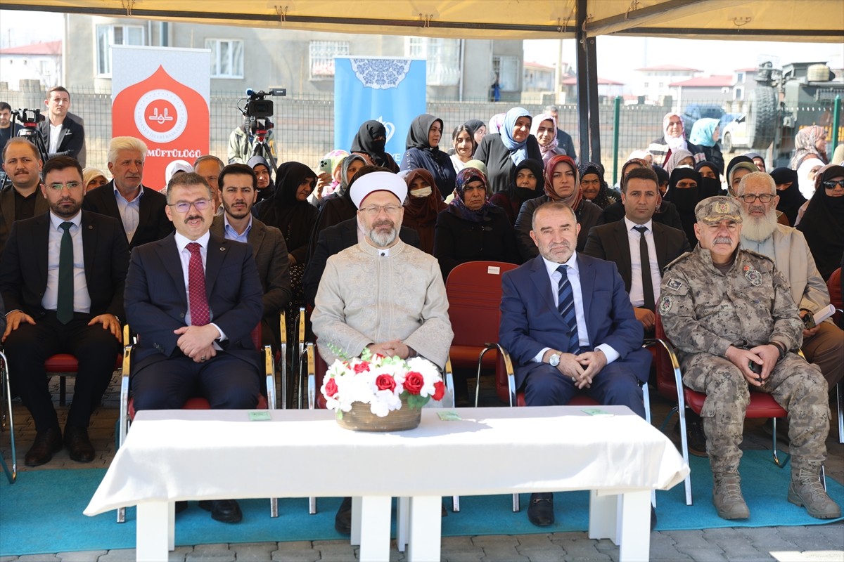 Diyanet İşleri Başkanı Ali Erbaş, açılış ve programlara katılmak üzere geldiği Iğdır'da, Türkiye...