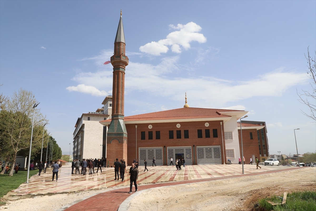 Diyanet İşleri Başkanı Ali Erbaş, Denizli'de AK Parti Genel Başkan Yardımcısı Nihat Zeybekci...