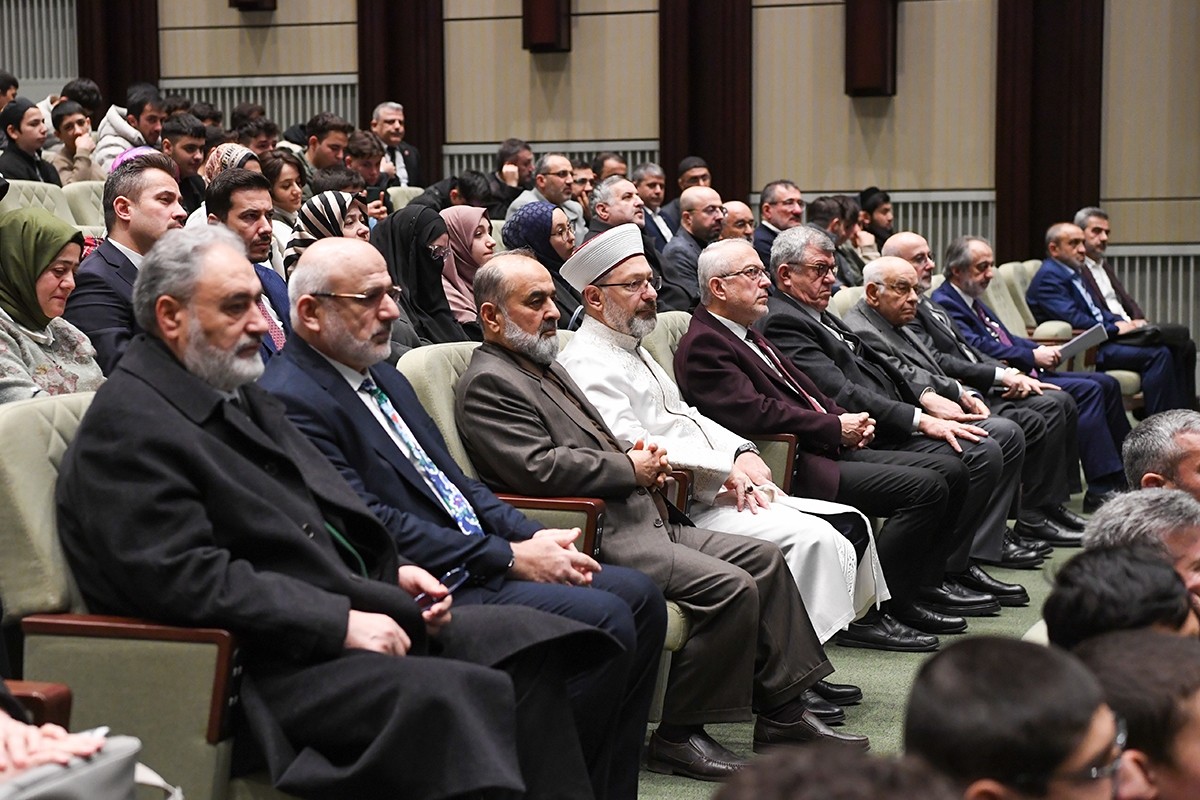 Diyanet İşleri Başkanı Ali Erbaş, Mushafları İnceleme ve Kıraat Kurulu Başkanlığı tarafından...