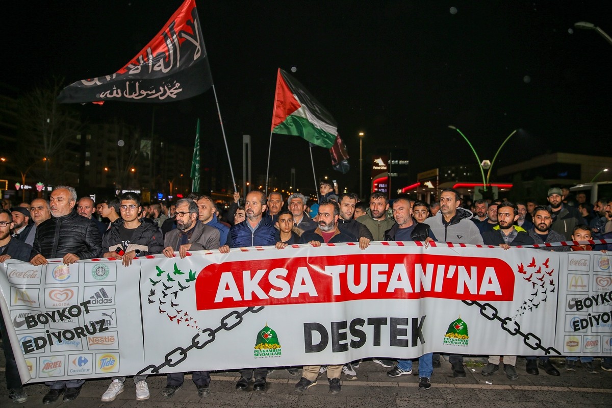 Diyarbakır'da, İsrail'in Gazze’ye yönelik saldırıları protesto edildi. Bazı sivil toplum...