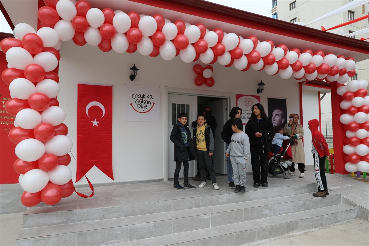 Diyarbakır'ın merkez Bağlar ilçesinde Çocuklar Gülsün Diye Derneğince yaptırılan Narin Anaokulunun...