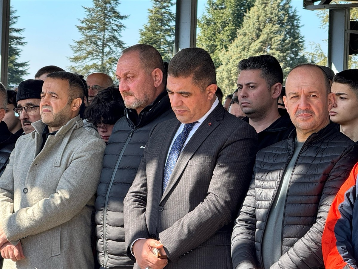 Düzce'de ağaçlık alanda tüfekle vurulmuş halde ölü bulunan 14 yaşındaki muay thai sporcusu Ahmet...