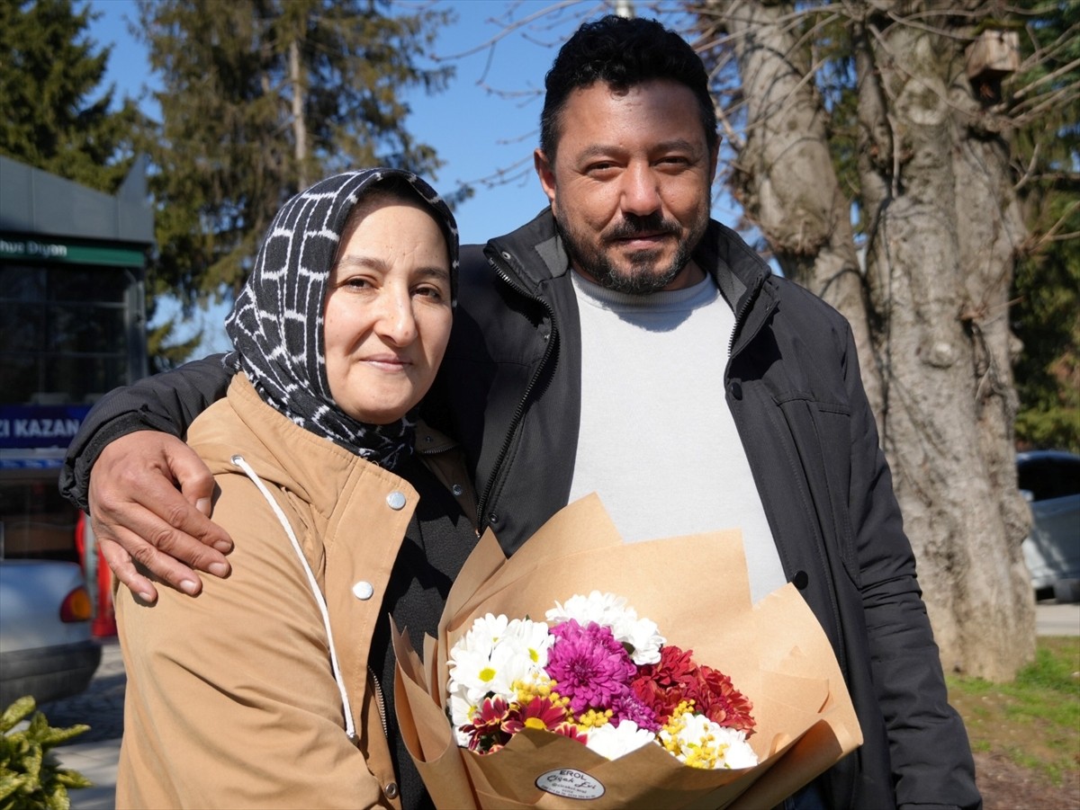 Düzce Belediyesi, 8 Mart Dünya Kadınlar Günü dolayısıyla kadın personele, eşleri tarafından...