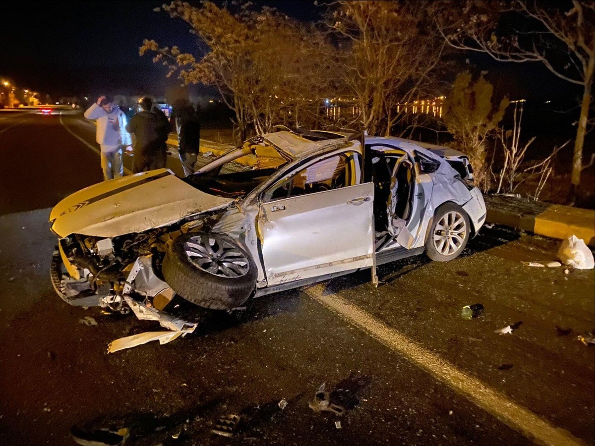Elazığ'ın Sivrice ilçesinde otomobilin devrilmesi sonucu 1 kişi öldü, 1 kişi yaralandı.