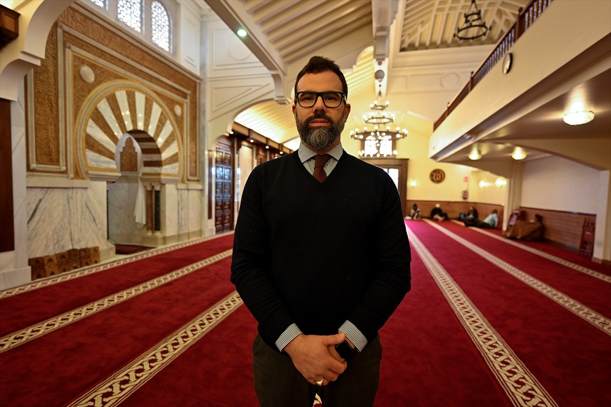 Endülüs İslam döneminin (711-1492) İspanya'daki son İslam toprağı olan Granada kentinde yaşayan...