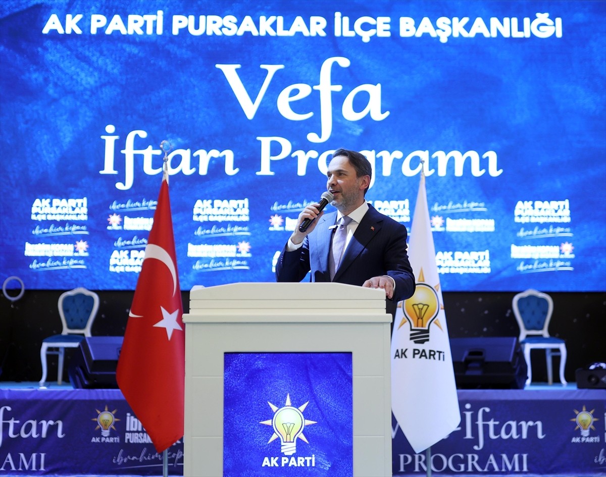 Enerji ve Tabii Kaynaklar Bakanı Alparslan Bayraktar, Ankara'da AK Parti Pursaklar İlçe Başkanlığı...
