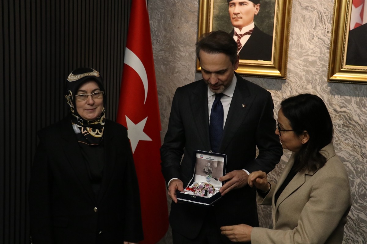 Enerji ve Tabii Kaynaklar Bakanı Alparslan Bayraktar, çeşitli programlara katılmak için geldiği...