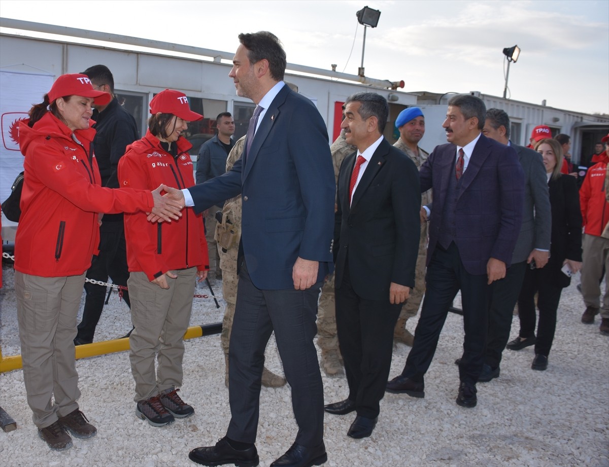 Enerji ve Tabii Kaynaklar Bakanı Alpaslan Bayraktar, beraberinde İstanbul ve Ankara'da maden...