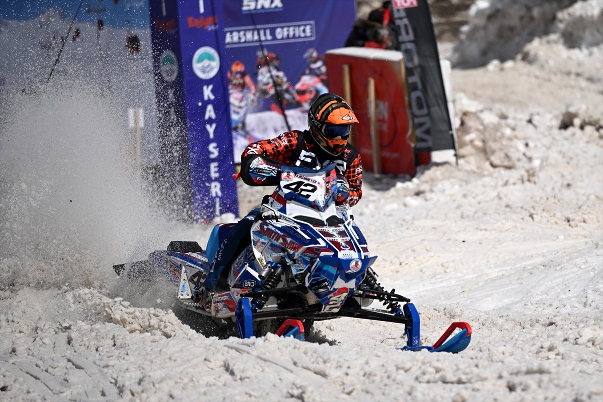 Erciyes Kayak Merkezi'nin ev sahipliği yaptığı Dünya Kar Motosikleti Şampiyonası SNX Türkiye...