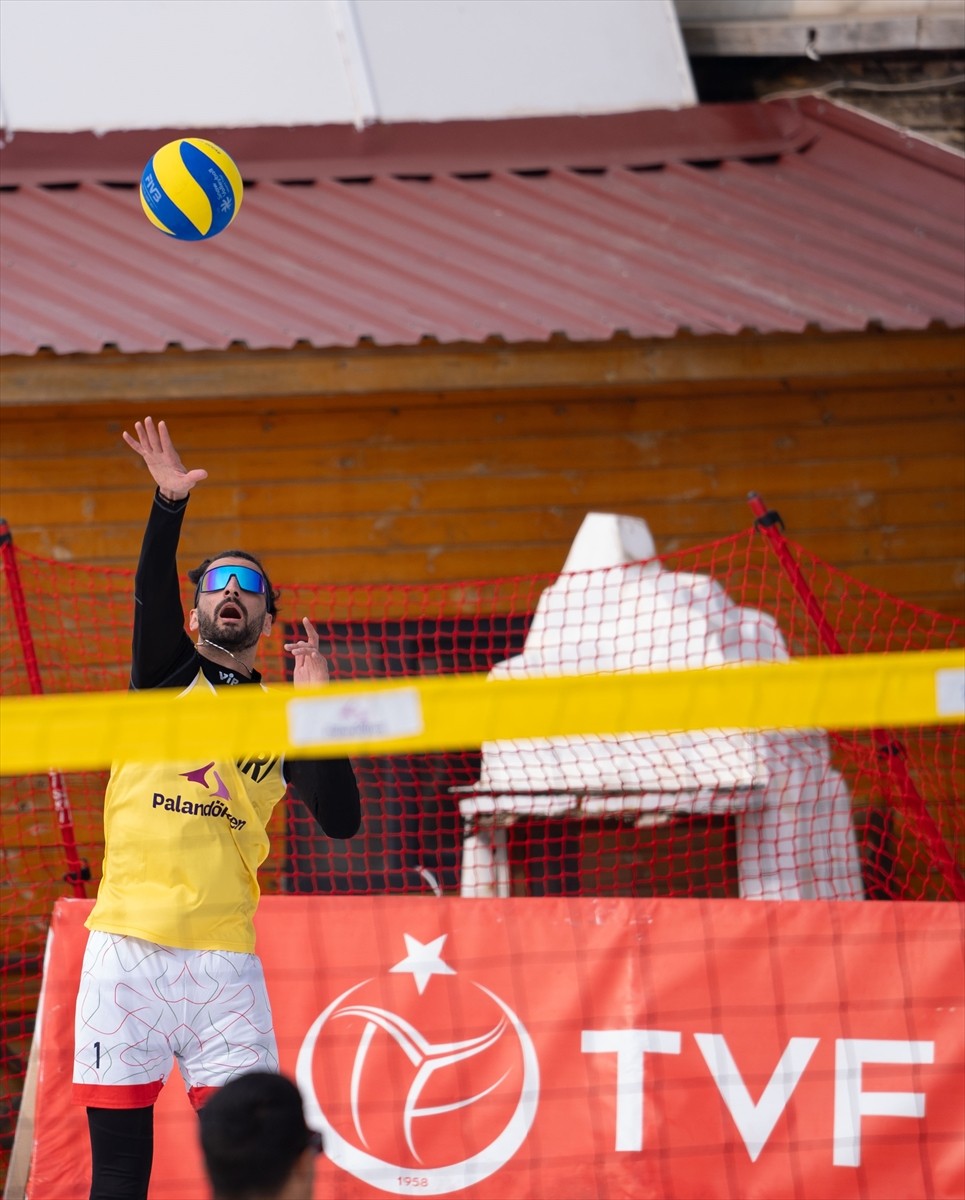 Erzurum'da düzenlenen 2025 FIVB Kar Voleybolu Dünya Turu müsabakaları sona erdi. Palandöken Kayak...