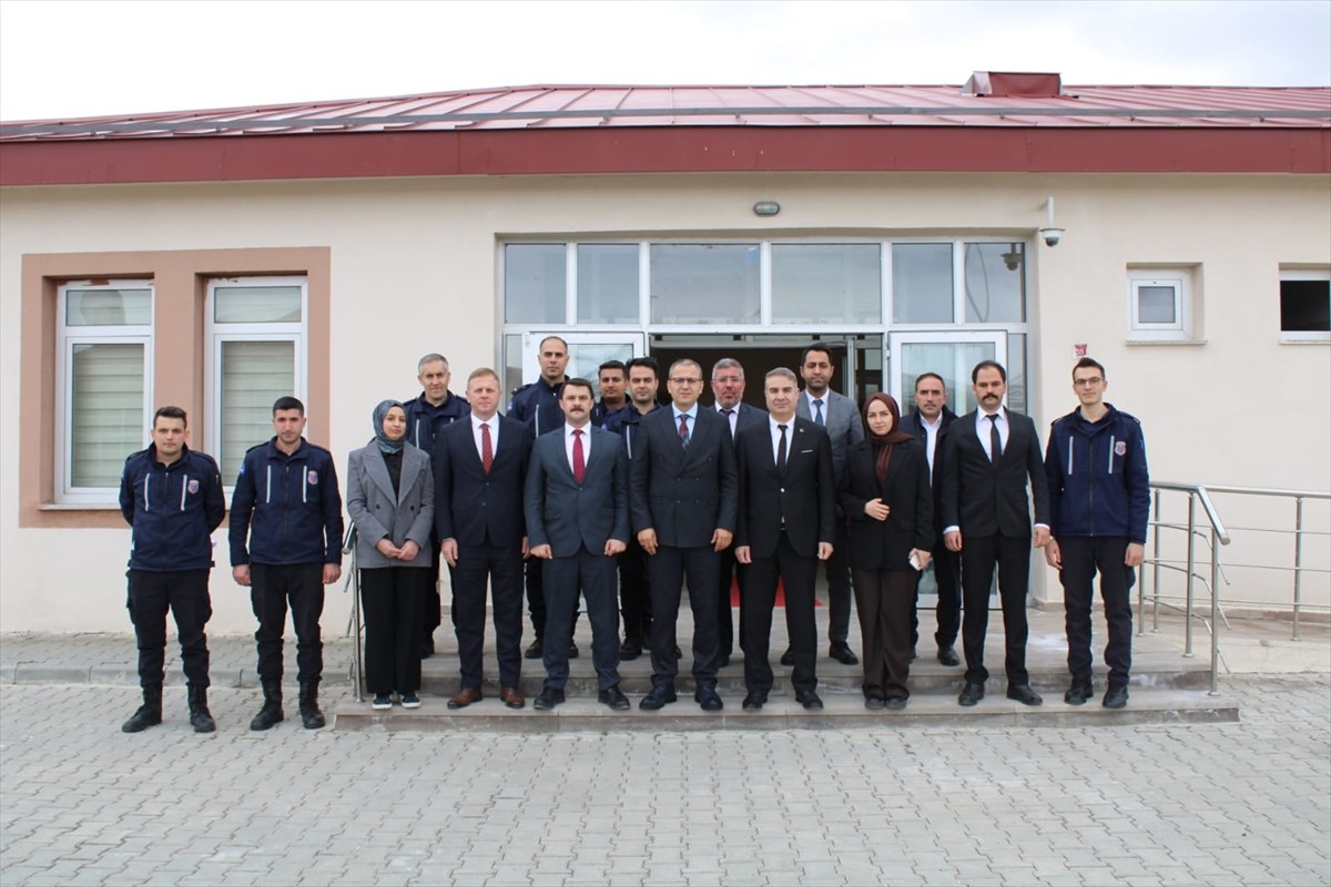 Erzurum'da, ramazan ayında mahkumların okuduğu 112 hatmin duası yapıldı. Aziziye Açık Cezaevi'nde...
