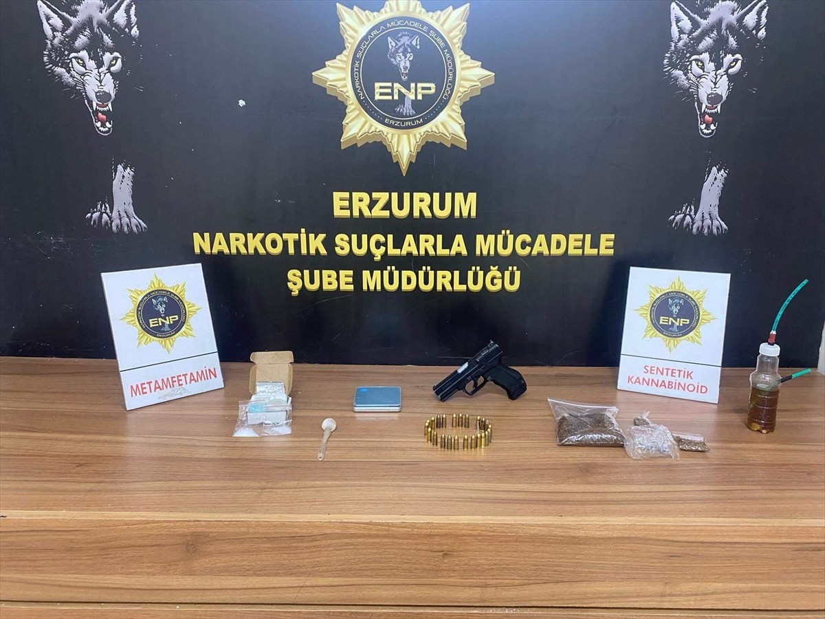 Erzurum'da, uyuşturucu madde ticaretinin önlenmesine yönelik sokak satıcılarına yönelik yapılan...