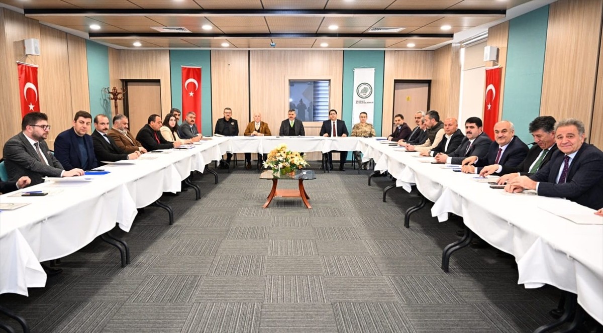 Erzurum Valisi Mustafa Çiftçi, İl Hayvan Koruma Kurulu toplantısında, nüfusu 25 binin üzerinde...