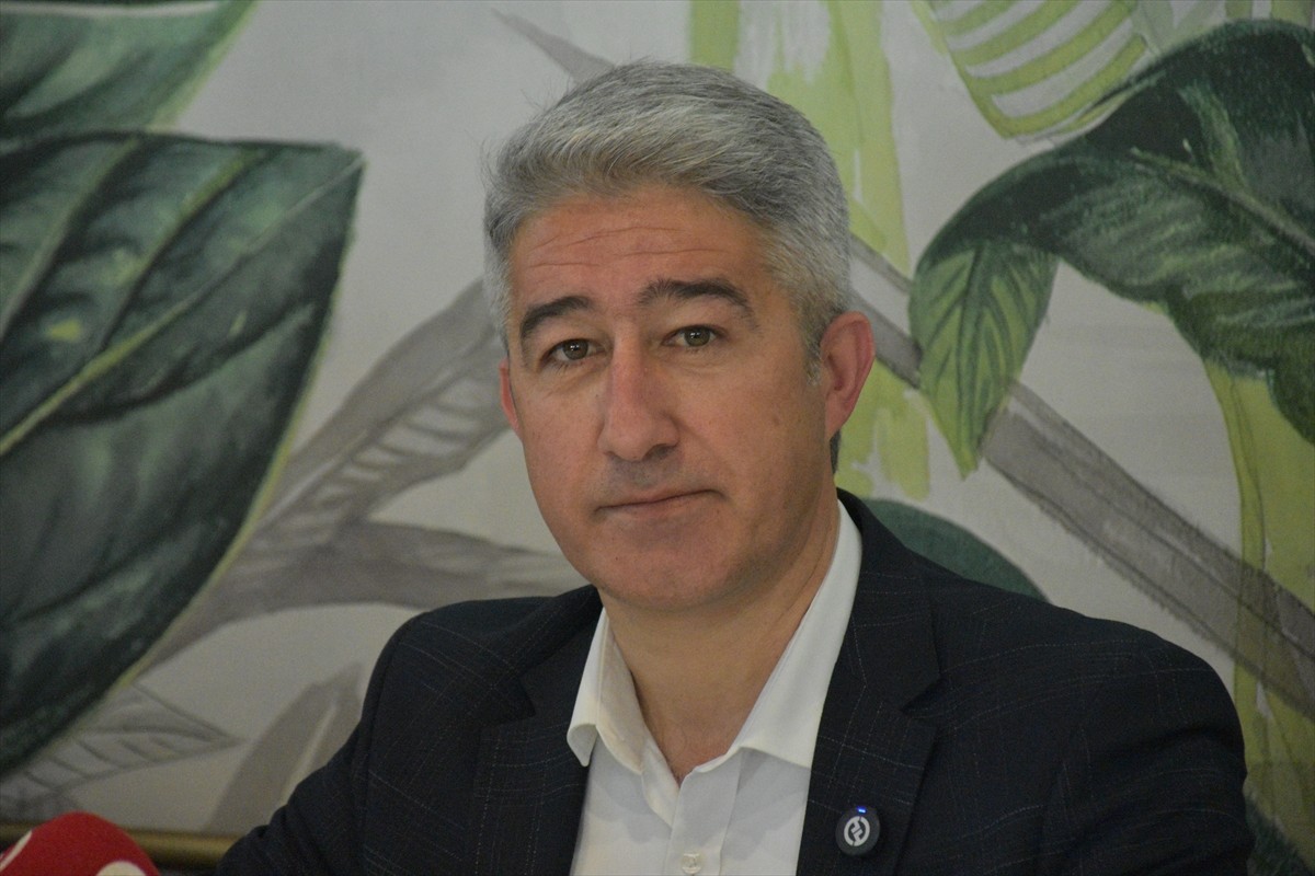 Eski Marmaris Belediye Başkanı Mehmet Oktay, ilçede yapımı tartışma konusu olan ve kaçak olduğu...