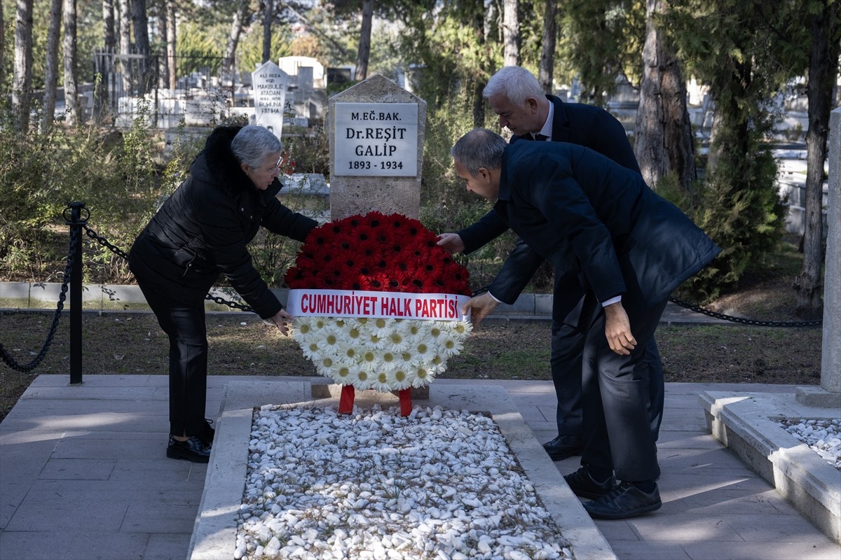 Eski Milli Eğitim Bakanı Dr. Reşit Galip, vefatının 91. yılında Cebeci Asri Mezarlığı'nda...