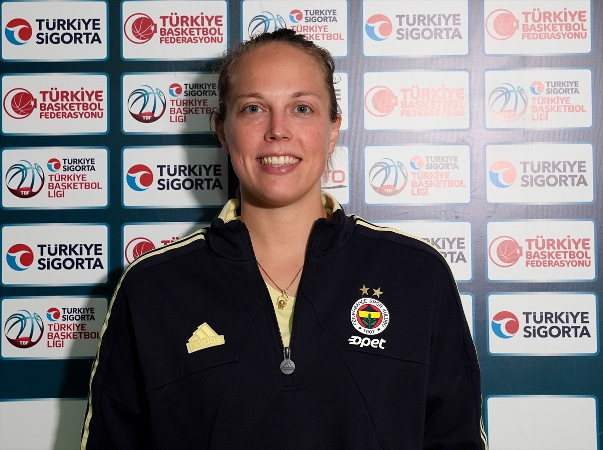 Fenerbahçe Opet oyuncusu Julie Allemand, Beşiktaş ile oynadıkları maç sonrası, AA muhabirine...