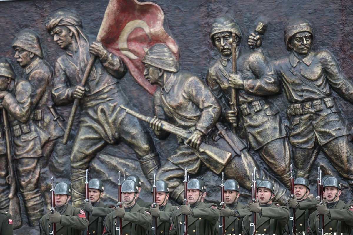 Gelibolu Yarımadası'ndaki Şehitler Abidesi'nde, 18 Mart Şehitleri Anma Günü ve Çanakkale Deniz...