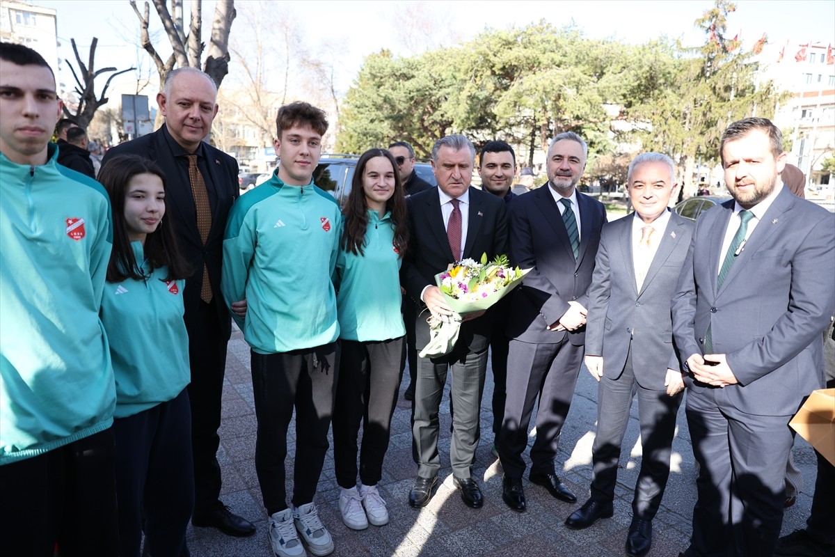 Gençlik ve Spor Bakanı Osman Aşkın Bak, Kırklareli'nde ziyaretlerde bulundu. Bakan Bak, Kırklareli...