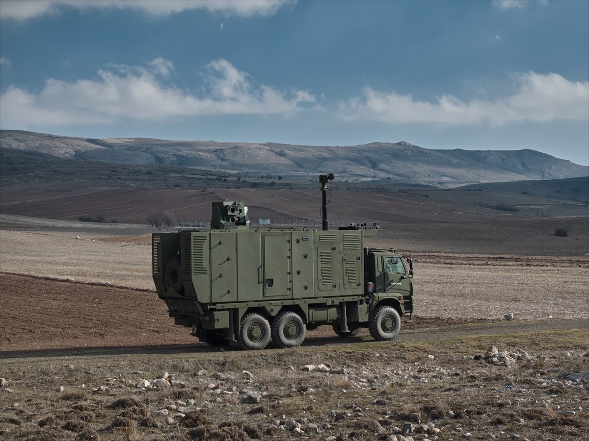 GÖKBERK mobil lazer silah sistemi, FPV dronlara karşı yapılan testte, tehditlerin farklı...