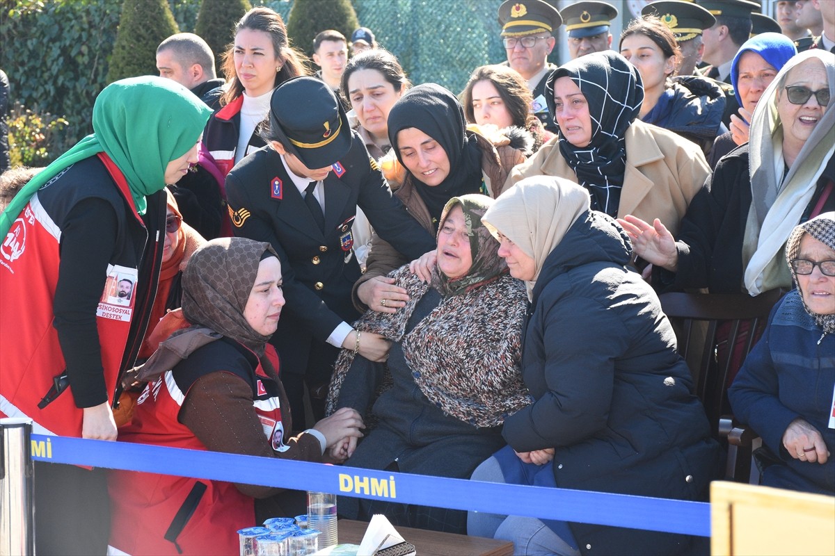 Görevli bulunduğu Pençe Kilit Operasyonu bölgesinde rahatsızlanarak şehit olan 33 yaşındaki...