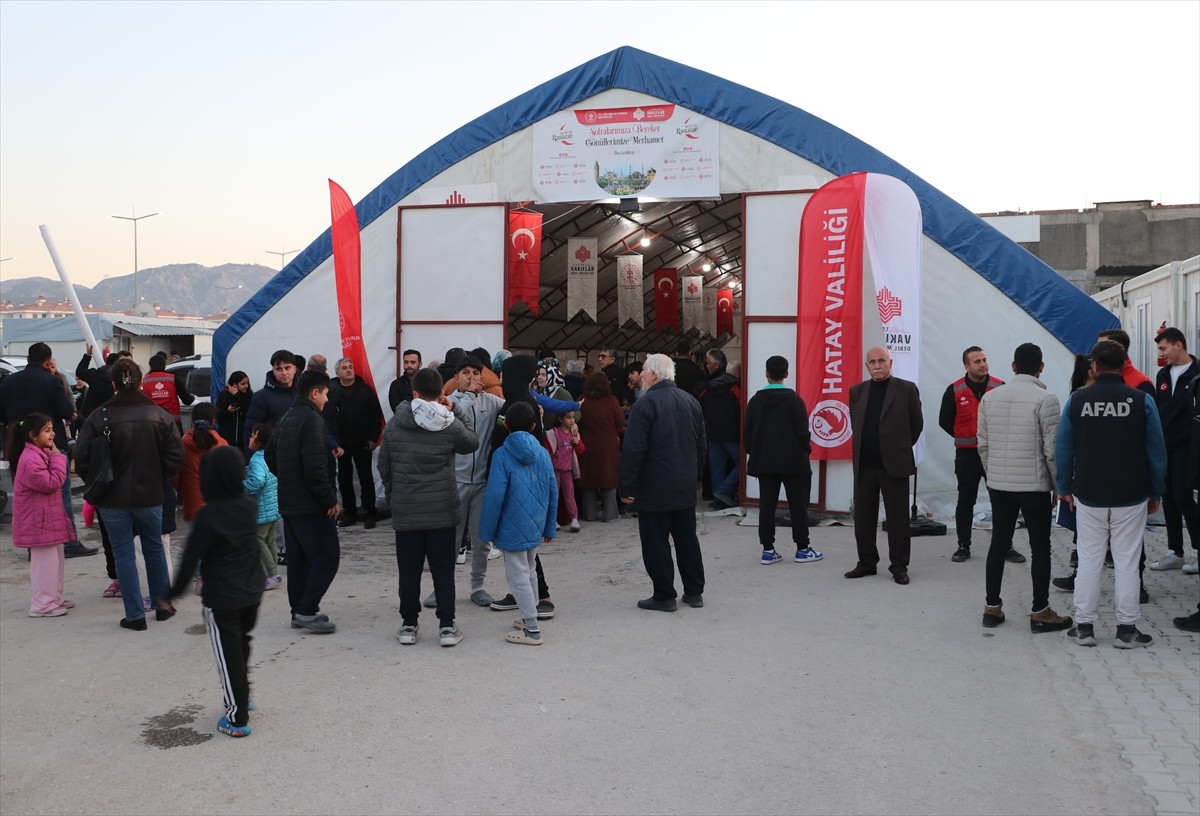 Hatay Vakıflar Bölge Müdürlüğü tarafından konteyner kentte yaşayan depremzedelere iftar...