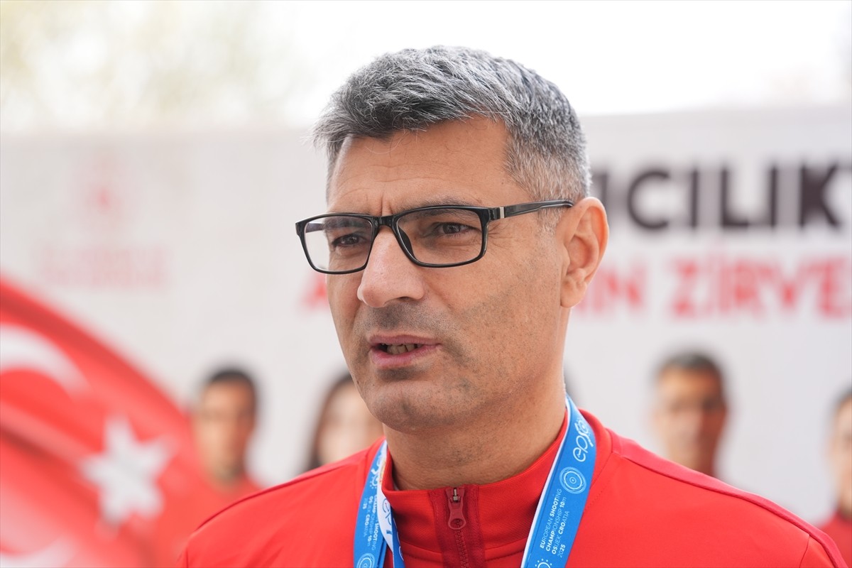 Hırvatistan'da düzenlenen Avrupa Havalı Silahlar Şampiyonası'nda 2 altın ve 1 gümüş madalya alan...